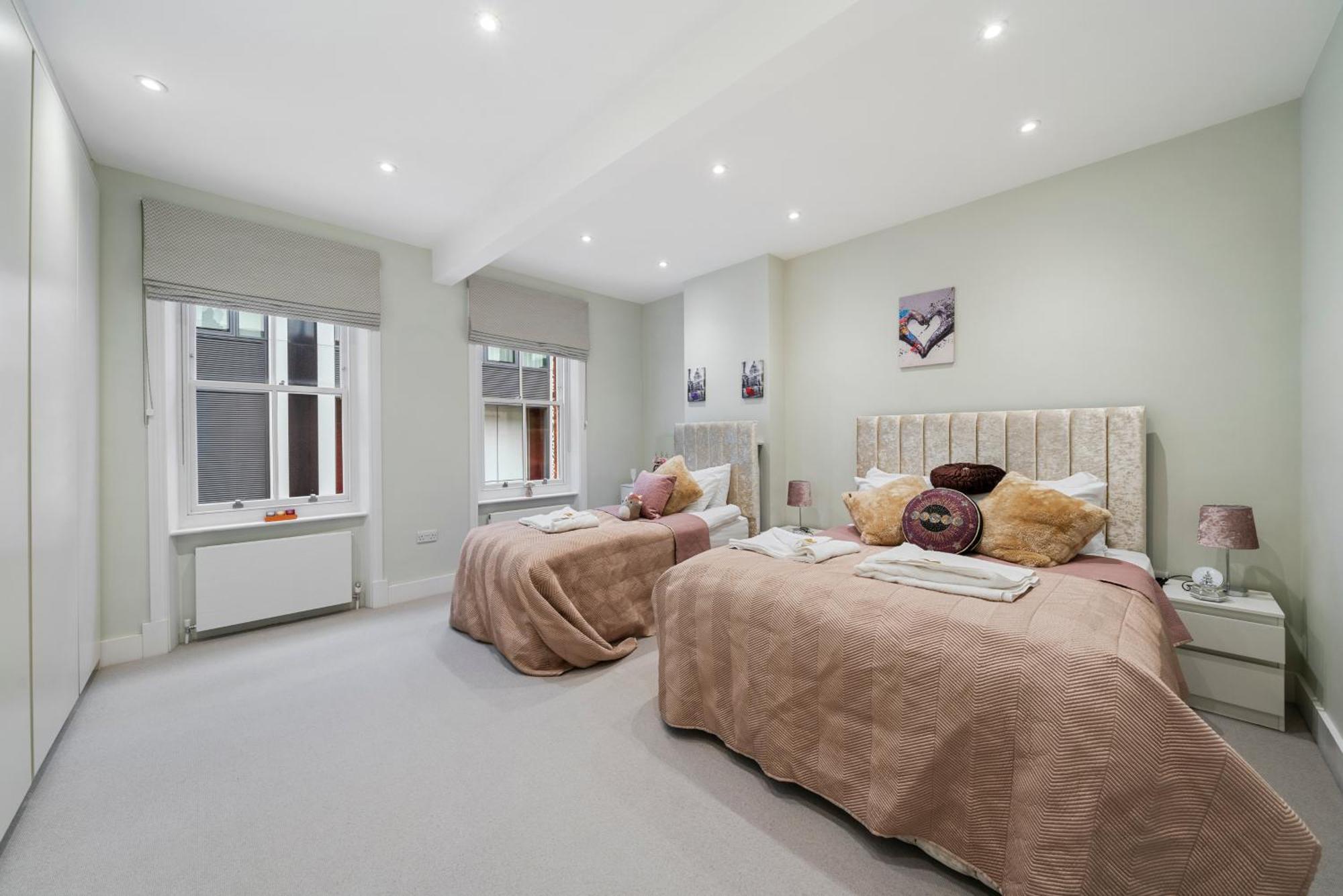 Chic 2 Bed Maisonette In Mayfair 32A London Bagian luar foto