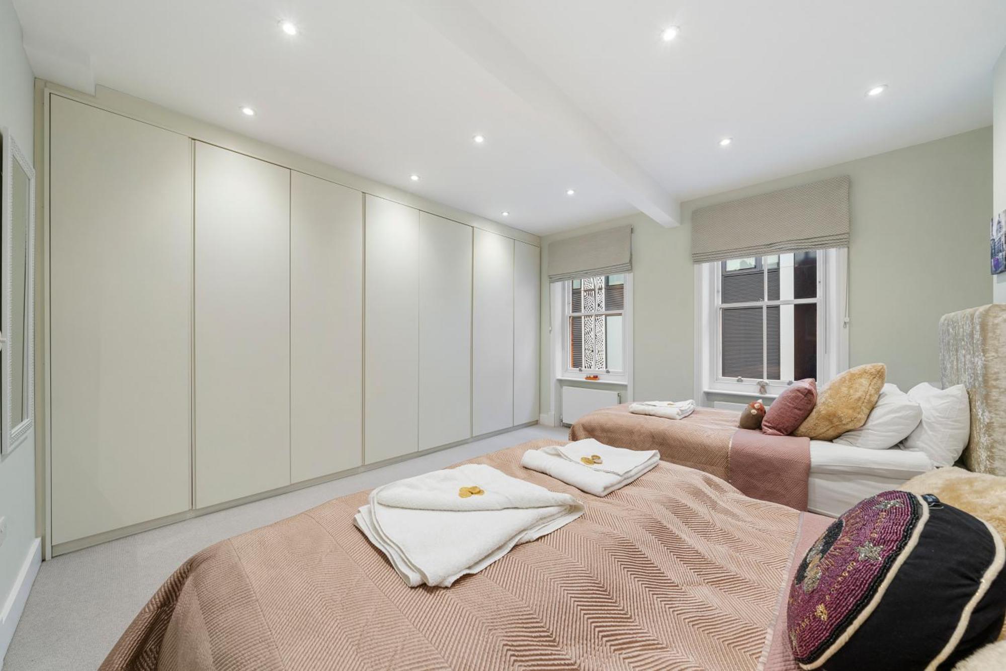 Chic 2 Bed Maisonette In Mayfair 32A London Bagian luar foto