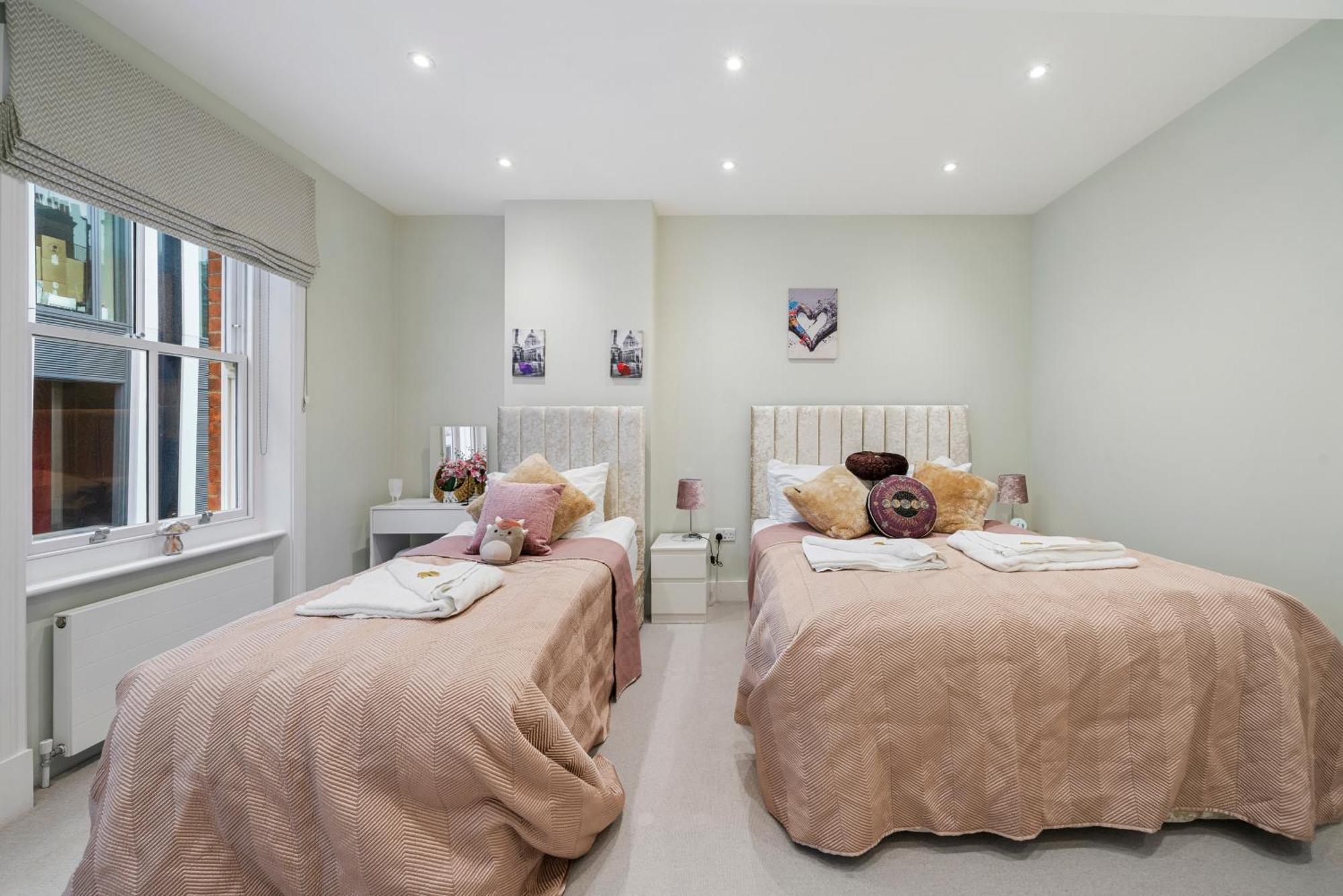 Chic 2 Bed Maisonette In Mayfair 32A London Bagian luar foto